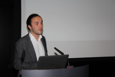 L'assessore Achammer durante il suo intervento sul plurilinguismo all'EURAC