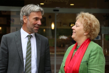Alla collega del Burgenland, Verena Dunst, l'assessore provinciale Arnold Schuler ha riferito del Piano di azione per l'agricoltura di montagna (Foto: USP/M.Clara)
