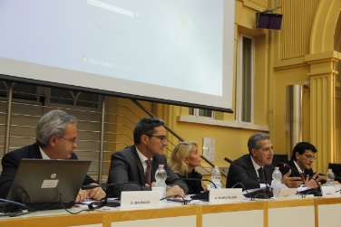 Il presidente Kompatscher e i relatori al convegno sugli appalti pubblici (Foto USP/rm)