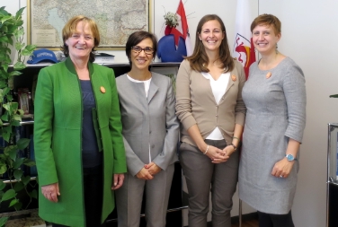 Sul tema "Donne e Previdenza" si sono confrontate l'assessora Stocker, e i vertici Pensplan, Costa,Teutsch e Gögele (da sx a dx) -Foto: USP