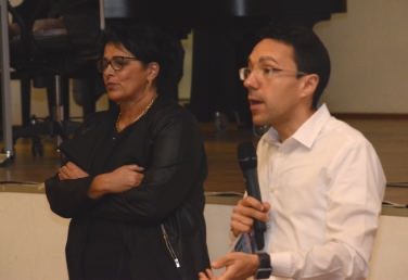 L'assessore Tommasini e l'intendente Minnei durante il loro intervento di apertura del convegno al Liceo "Pascoli"