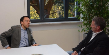 Il sistema della Formazione professionale altoatesina e le innovazioni introdotte sono state al centro del colloquio fra l'assessore Tommasini e il collega aostano Raimondo Donzel (a dx) -Foto: USP/M.Diquirico