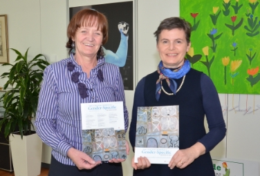 L'assessora Martha Stocker con Veronika Rabensteiner