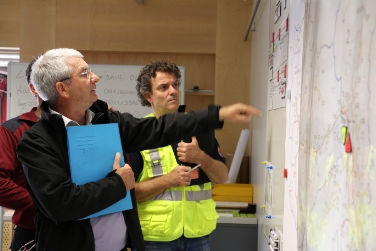 Il direttore della Ripartizione protezione civile Pollinger monitora il livello dei fiumi (Foto USP/mac)