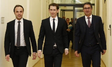Colloqui a Vienna sull'autonomia: Achammer, il ministro Kurz e il presidente Kompatscher (Foto BMEIA-Tatic)