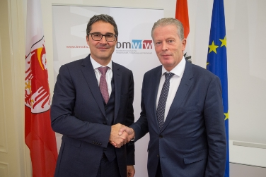 Kompatscher con il vicecancelliere Reinhold Mitterlehner (Foto BMWFW-Glaser)