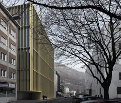 Il rendering del progetto vincitore del concorso di idee per il nuovo palazzo provinciale di via Renon, a Bolzano