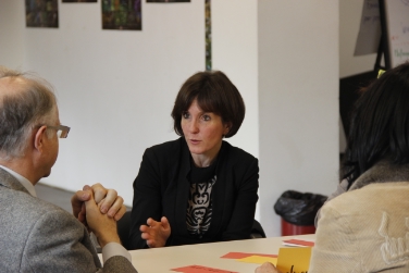 Formazione digitale per la terza età: l'assessora Waltraud Deeg a confronto con gruppi e associazioni
