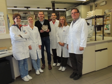 Il Premio Arne Andersson 2015 al laboratorio analisi acque e cromatografia: da sinistra Fiorenza Fogale, Verena Unterholzner, il direttore Christian Bachmann, Helmut Pertner, Francesca Ambonati e Fabio Armanaschi (Foto Agenzia provinciale ambiente)