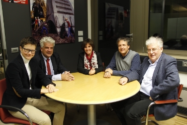 Incontro sui futuri progetti IT: da sinistra la direttrice di Dipartimento Carmen Plaseller, Stefan Gasslitter, l'assessora Deeg, Paolo Berlanda di SIAG e Kurt Pöhl