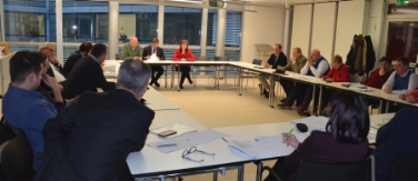L'istituzione di un Fondo regionale di solidarietà è stata discussa nell'ambito di un incontro fra l'assessora provinciale al lavoro Martha Stocker ed i partner sociali (Foto: USP/Maria Pichler)