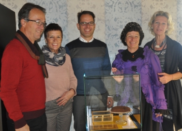 Franz e Walburga Mair (donatori), Patrick Gasser (direttore Touriseum), Ada Bianchini nelle vesti di dama di corte di Sissi e Ruth Engl (Touriseum)