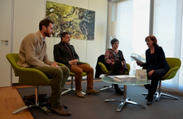 L'assessora Stocker con i rappresnetanti delll'Associzione provinciale dei farmacisti, Matteo Bonvicini, Nader Abdollahi ed Evi Tschigg