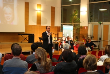 L'assessore Achammer nel corso dell'incontro organizzato a Bolzano