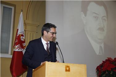 Il presidente Kompatscher durante il suo intervento (Foto USP/rm)