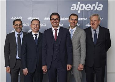Proprietà e vertici di Alperia: Arno Kompatscher fra Paolo Acuti, Mauro Marchi, Wolfram Sparber e Johann Wohlfarter