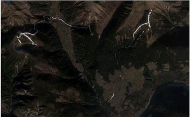 Un'immagine satellitare di inizio dicembre, con le vette prive di neve e le piste innevate artificialmente sull'altopiano di Maranza nell'area vacanze Gitschberg-Jochtal (©Copernicus Sentinel Data 2015)