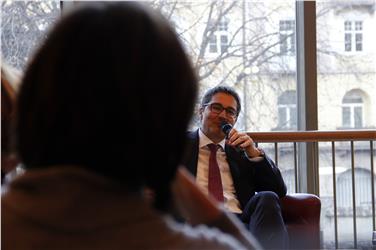Più partecipazione in Alto Adige: il presidente Arno Kompatscher durante il colloquio di fine anno con i media