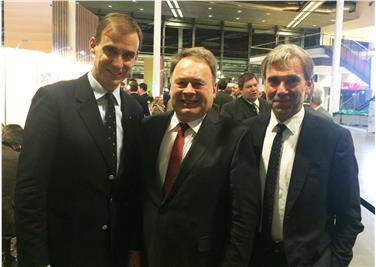 L'assessore Schuler con il ministro bavarese Brunner (al centro) e il presidente della DLG Carl Albrecht Bartmer