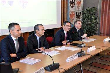 Arno Kompatscher: "Garantita una estione locale della grande mole di investimenti"