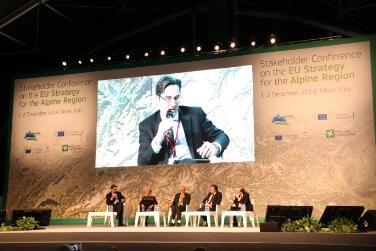 Kompatscher al summit di Milano nel dicembre 2014, primo passo verso l'EUSALP: ora il lancio ufficiale
