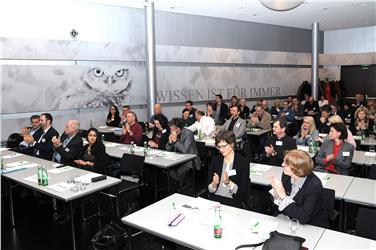 Al convegno internazionale dell’Arge Alp "Per educare un bambino ci vuole un intero villaggio" Dornbirn/Vorarlberg hanno partecipato una settantina di esperti di istruzione (Foto: VLK/Christine Kees)