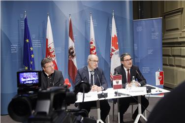 Il presidente Kompatscher con i colleghi Platter e Rossi dopo la riunione del GECT Euregio (Foto USP/rm)