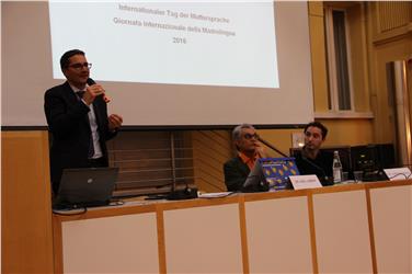 Il presidente della Provincia Arno Kompatscher: la madrelingua equivale all'identità culturale del singolo e di un popolo; da qui il suo valore intrinseco, culturale e sociale (Foto: USP/M.Ebert)