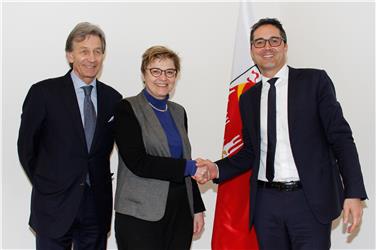 La console tedesca Jutta Wolke con il presidente Arno Kompatscher (Foto USP/ohn)