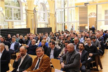 I rappresentanti del settore turistico a Palazzo Widmann per discutere del nuovo modello organizzativo (Foto USP/mgp)