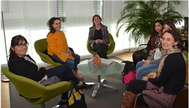 L'assessora Stocker con le responsabili della cooperativa sociale "Babel"
