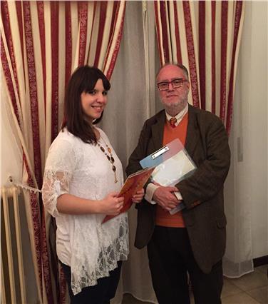 Nell’ambito del Festival delle Resistenze, il famoso critico gastronomico Edoardo Raspelli (a dx) condurrà assieme alla blogger Viviana Fornaro (a sx) la gara conclusiva del progetto “Ricette di famiglia” (Foto: Resistenze)