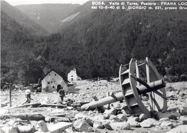 Immagine d'epoca: la frana lungo il rio di Fontecervo che il 10 agosto 1940 provocò anche una vittima
