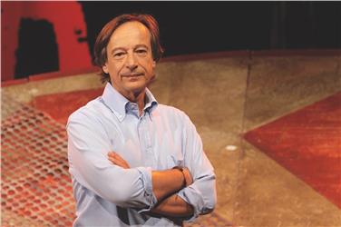 Il giornalista Riccardo Iacona al Festival delle Resistenze il 23 aprile (Foto: Resistenze)