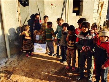 Per mezzo del progetto “Io non voglio andare via”  sono state fornite derrate alimentari a oltre un migliaio di famiglie in Siria nella città di Binnish e nella Regione di Idlib (Foto: USP/UfficioAffariGabinetto)