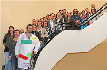Gli educatori sociali con l'assessore Philipp Achammer (Foto USP)