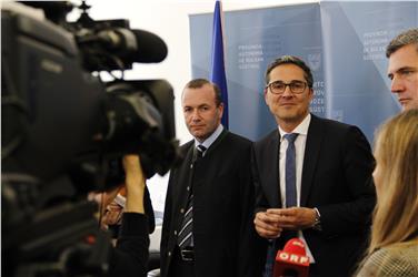 Una soluzione europea per la questione profughi: il presidente della Provincia Arno Kompatscher e il capogruppo del PPE Manfred Weber