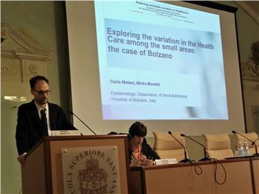 Nel loro intervento Carla Melani e Mirko Bonetti (nella foto) hanno analizzato i tassi di ospedalizzazione registrati in Alto Adige