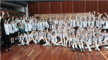 Foto di gruppo per gli studenti dell’indirizzo musicale della scuola media Vittorio Alfieri di Bolzano
