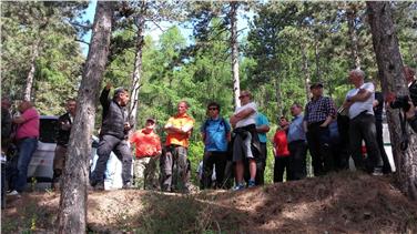 Il gruppo norvegese ha potuto farsi un'idea degli interventi di gestione forestale e di riforestazione per potenziare la funzione di protezione del bosco