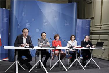 La presentazione del nuovo portale web corsi e percorsi: Achammer, Tommasini, Deeg, Pedrazza e Spitaler