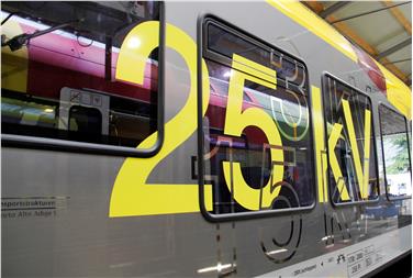 Il prototipo di treno FLIRT alimentato a 25 Kilovolt in esposizione a Milano