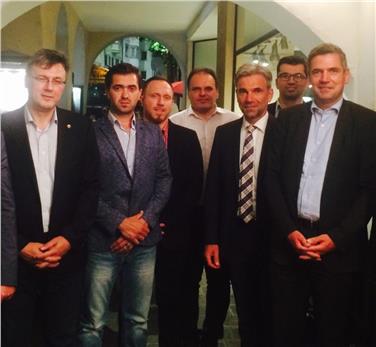 L'assessore Arnold Schuler con la delegazione della minoranza turca in Tracia occidentale