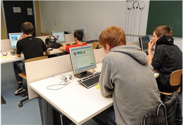 Un giorno di scuola in meno per gli alunni delle medie