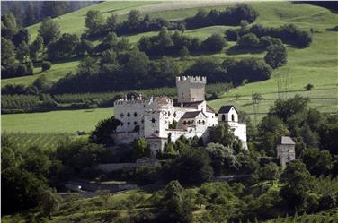 Alla Provincia il prezioso fondo archivistico di Castel Coira (Foto Armin Kübelbeck)