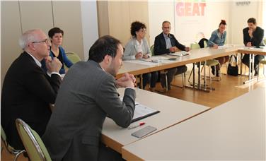 L'assessore Philipp Achammer nel corso dell'incontro con i rappresentanti delle associazioni imprenditoriali