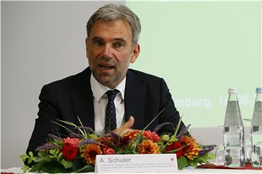 Assessore Schuler presenta la relazione su ricerca e sperimentazione 2014-2015: Centro Laimburg volano dell'agricoltura altoatesina (Foto: USP/M.Clara)