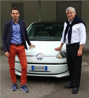 Puntare sulla mobilità elettrica: da sx Harald Reiterer (Green Mobility) e l'assessore provinciale Florian Mussner (Foto: USP/Margit Perathoner)
