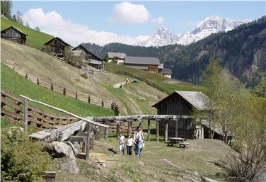 Ogni mercoledì di luglio e agosto il Museum Ladin Ciastel de Tor organizza un’escursione guidata alla Valle dei Mulini. La mattina proposta una visita al museo
