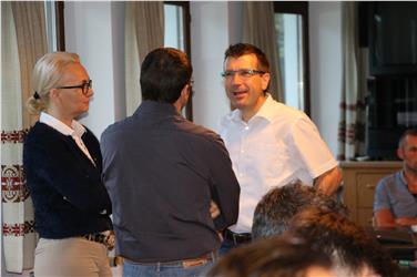 Prima dell'"Operazione Torrens secundus": il direttore Walcher con il capo di Gabinetto Naldi e Sibylle Saltuari del Commissariato di Governo. Foto: USP/Maja Clara